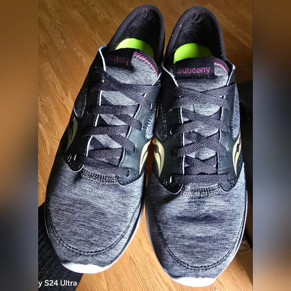 Sz 9 Women's SAUCONY KINETA RELAY Grey Running Shoes - Picture 2 of 8